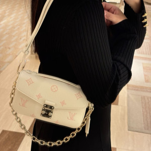 화이트 피치 울롱 체인백