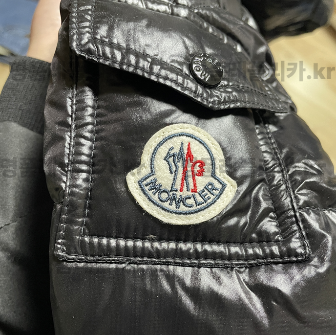 몽클레어 로고 와펜 재질 2